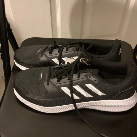 Brand new Adidas Runfalcon 2.0 Size 12 and matching XL jacket - Picture 3 of 12